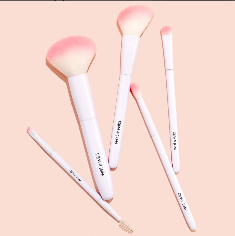 wet n wild Eyeshadow Brush, Precision Blending Application, Soft Synthetic Fibers, Ergonomic Handle for Comfortable Precision Control